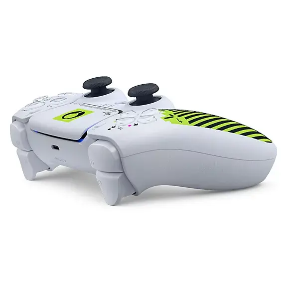 DualSense-Marathon-Controller-Hero-2-angled-view.webp