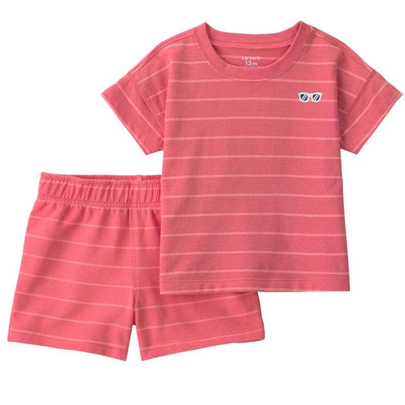 Conjunto de camiseta y short a rayas para niño