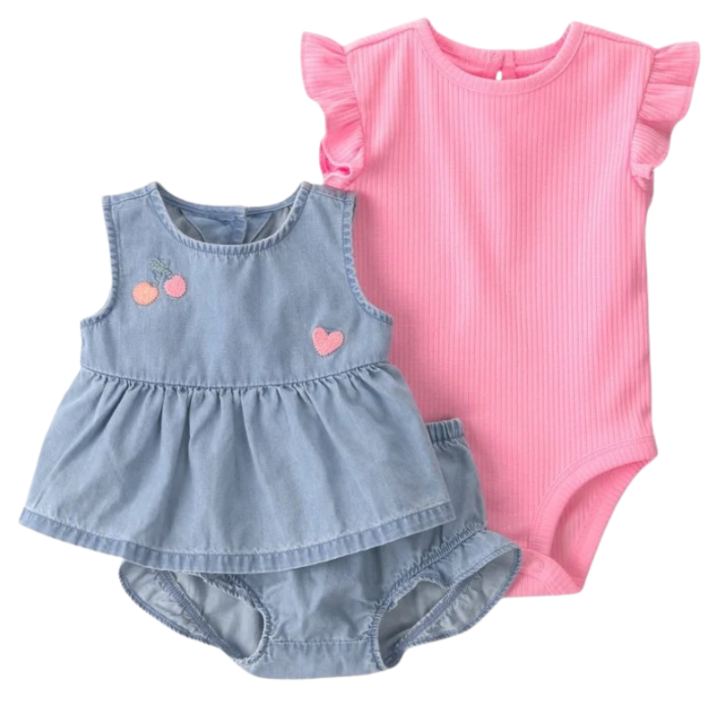 Conjunto de 3 piezas con blusa de chambray, mameluco y cubrepañal para bebita