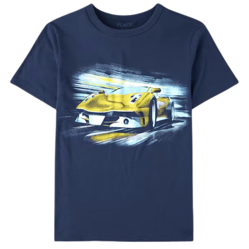 Camiseta azul con carro de carreras para niño