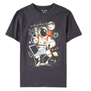 Camiseta verde grisáceo con diseño de astronauta para niño